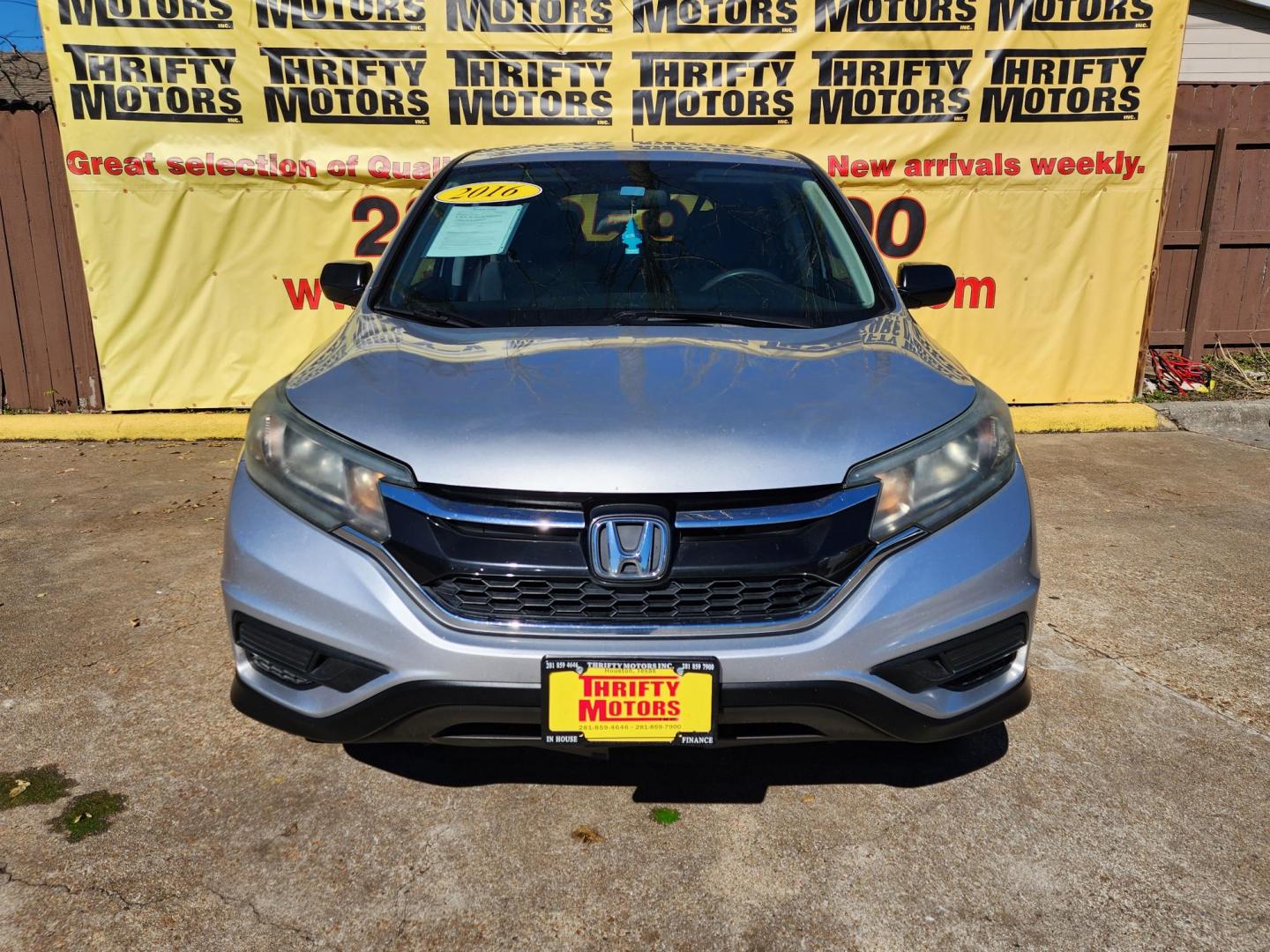 2016 Silver /Gray Honda CR-V SE 2WD (5J6RM3H45GL) with an 2.4L L4 DOHC 16V engine, CVT transmission, located at 16710 Clay Rd., Houston, TX, 77084, (281) 859-7900, 29.834864, -95.656166 - Photo#0