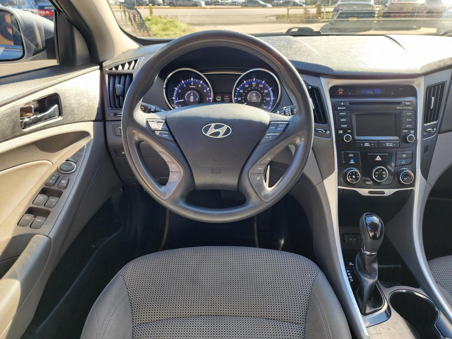 2014 Silver /Gray Hyundai Sonata GLS (5NPEB4AC0EH) with an 2.4L L4 DOHC 16V engine, 6-Speed Automatic transmission, located at 16710 Clay Rd., Houston, TX, 77084, (281) 859-7900, 29.834864, -95.656166 - Photo#7