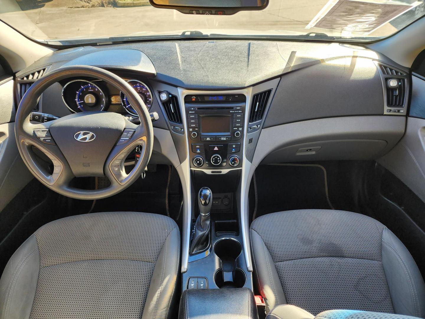 2014 Silver /Gray Hyundai Sonata GLS (5NPEB4AC0EH) with an 2.4L L4 DOHC 16V engine, 6-Speed Automatic transmission, located at 16710 Clay Rd., Houston, TX, 77084, (281) 859-7900, 29.834864, -95.656166 - Photo#8