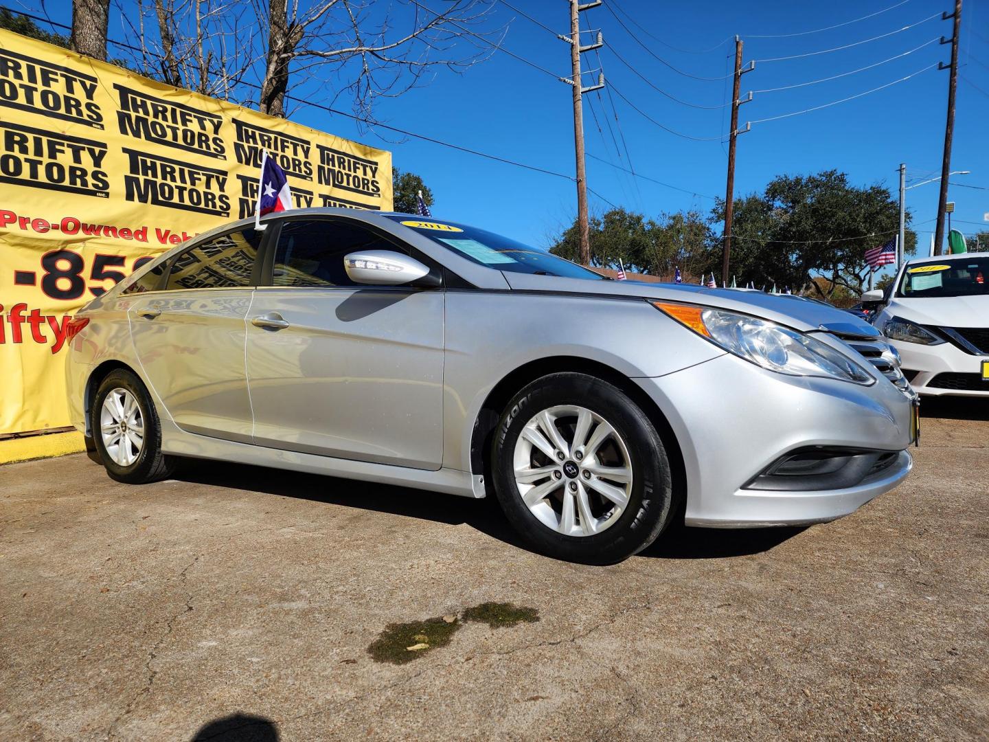 2014 Silver /Gray Hyundai Sonata GLS (5NPEB4AC0EH) with an 2.4L L4 DOHC 16V engine, 6-Speed Automatic transmission, located at 16710 Clay Rd., Houston, TX, 77084, (281) 859-7900, 29.834864, -95.656166 - Photo#2