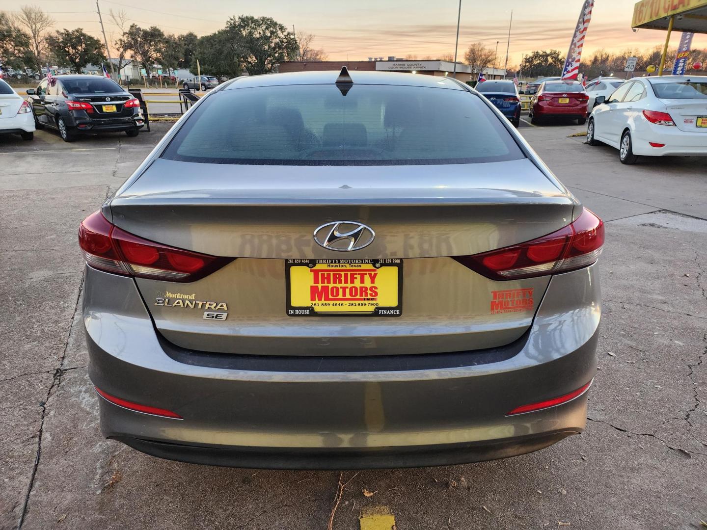 2017 Gray /Gray Hyundai Elantra SE 6AT (KMHD74LF9HU) with an 1.8L L4 DOHC 16V engine, Automatic 6-Speed transmission, located at 16710 Clay Rd., Houston, TX, 77084, (281) 859-7900, 29.834864, -95.656166 - Photo#5