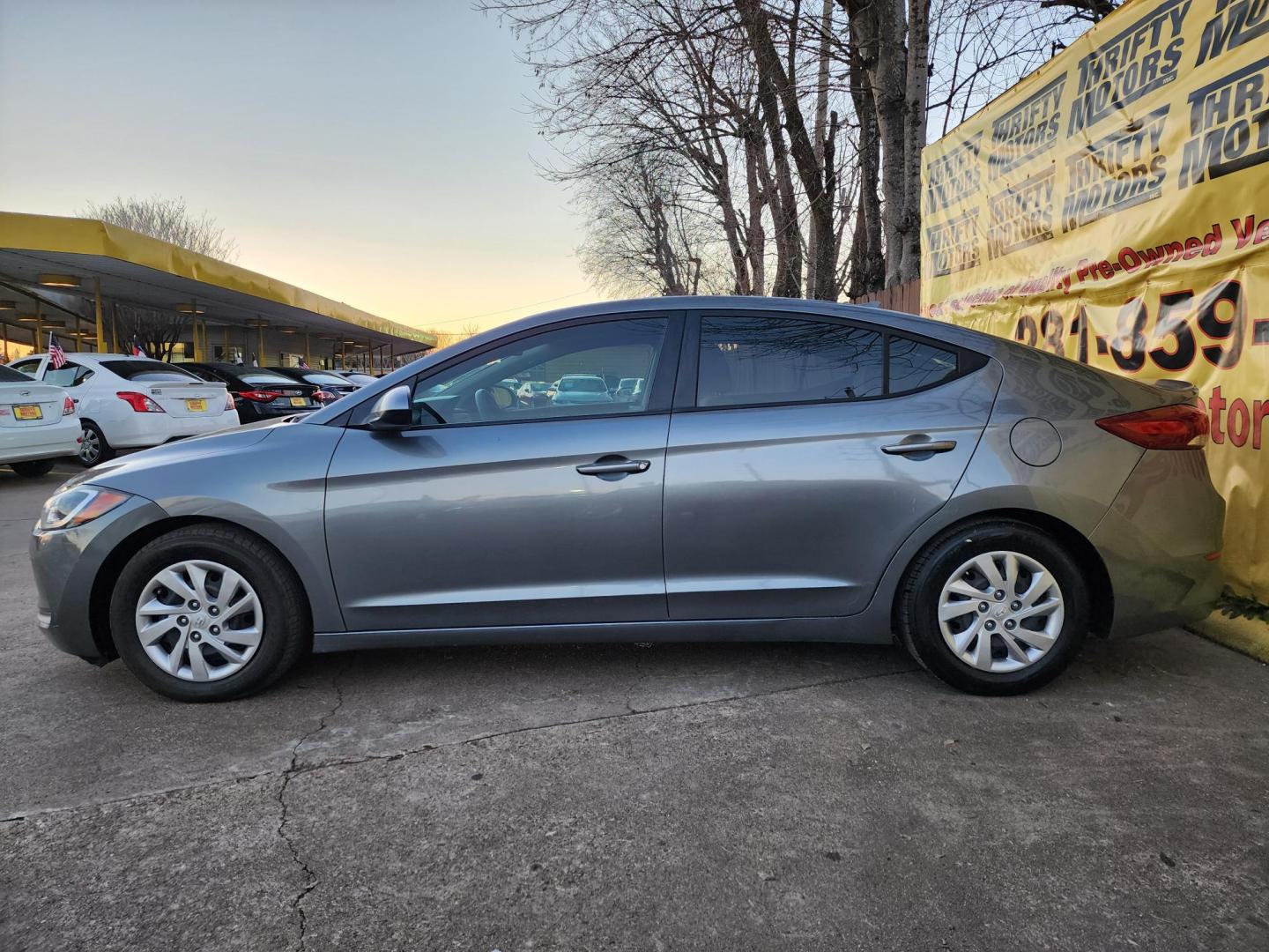 2017 Gray /Gray Hyundai Elantra SE 6AT (KMHD74LF9HU) with an 1.8L L4 DOHC 16V engine, Automatic 6-Speed transmission, located at 16710 Clay Rd., Houston, TX, 77084, (281) 859-7900, 29.834864, -95.656166 - Photo#4