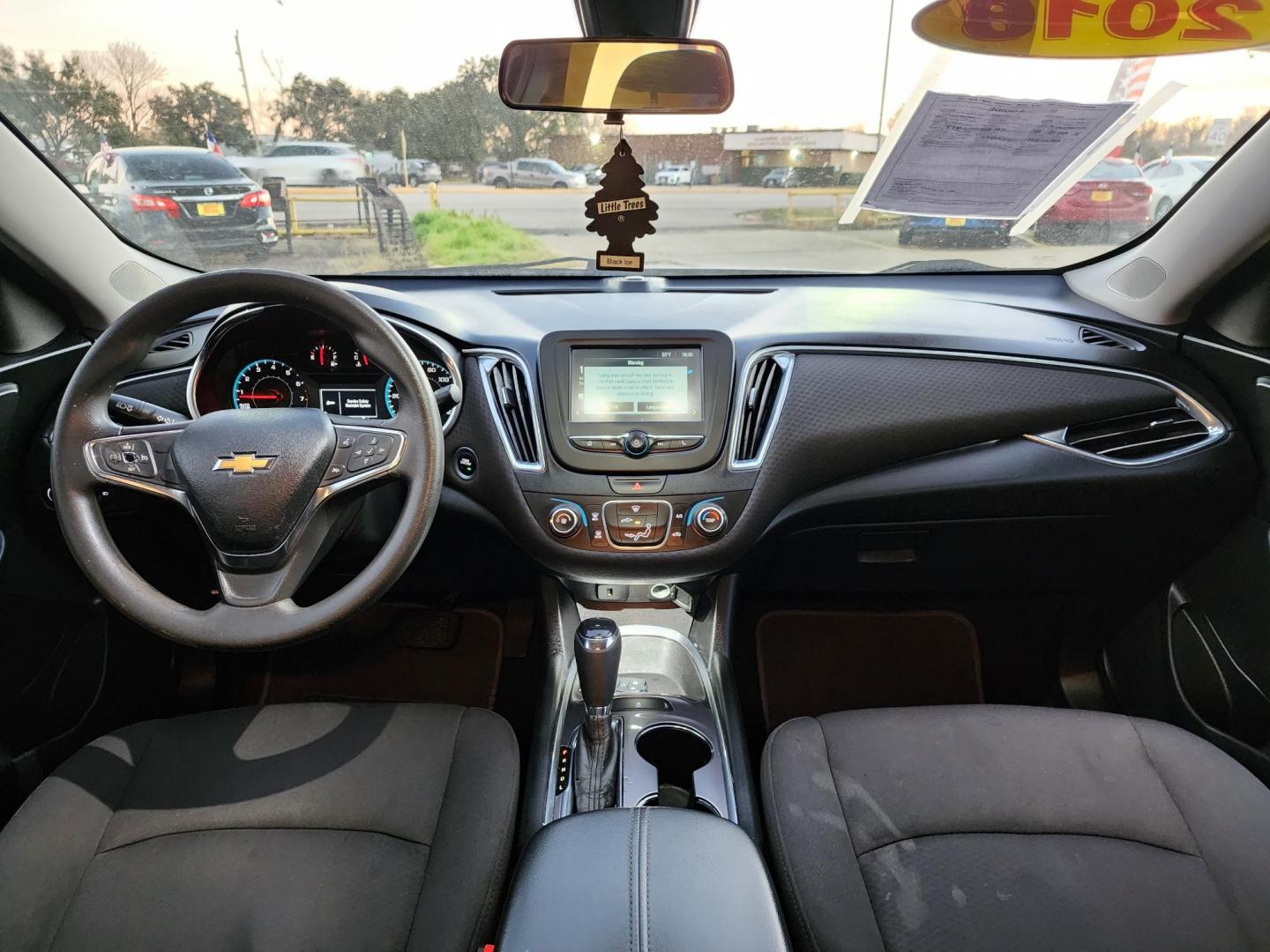 2018 Silver /Gray Chevrolet Malibu LT (1G1ZD5ST3JF) with an 1.5L L4 DOHC 16V engine, 6A transmission, located at 16710 Clay Rd., Houston, TX, 77084, (281) 859-7900, 29.834864, -95.656166 - Photo#12