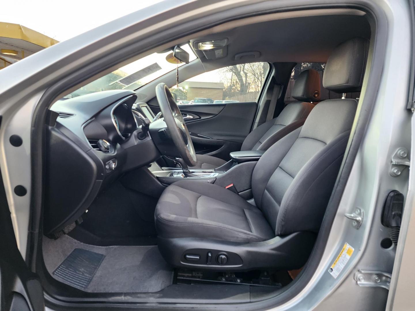 2018 Silver /Gray Chevrolet Malibu LT (1G1ZD5ST3JF) with an 1.5L L4 DOHC 16V engine, 6A transmission, located at 16710 Clay Rd., Houston, TX, 77084, (281) 859-7900, 29.834864, -95.656166 - Photo#6