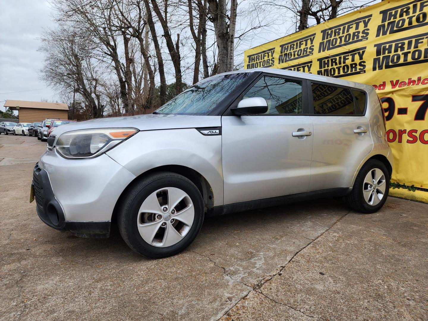 2016 Silver /Black Kia Soul Base 6A (KNDJN2A26G7) with an 1.6L L4 DOHC 16V engine, Automatic 6-Speed transmission, located at 16710 Clay Rd., Houston, TX, 77084, (281) 859-7900, 29.834864, -95.656166 - Photo#1