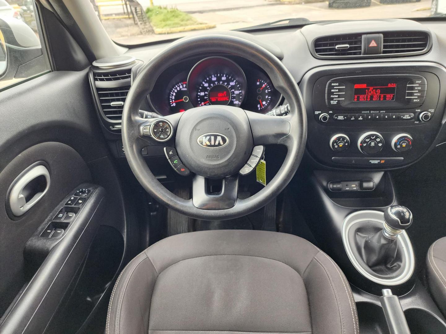 2016 Silver /Black Kia Soul Base 6A (KNDJN2A26G7) with an 1.6L L4 DOHC 16V engine, Automatic 6-Speed transmission, located at 16710 Clay Rd., Houston, TX, 77084, (281) 859-7900, 29.834864, -95.656166 - Photo#11