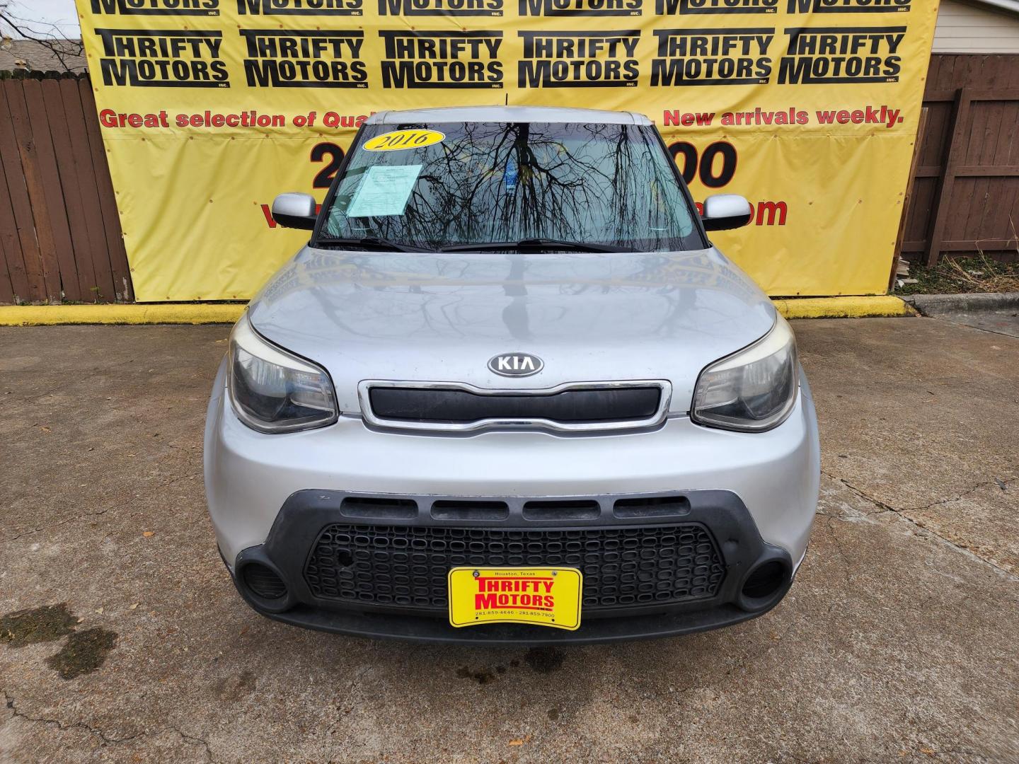 2016 Silver /Black Kia Soul Base 6A (KNDJN2A26G7) with an 1.6L L4 DOHC 16V engine, Automatic 6-Speed transmission, located at 16710 Clay Rd., Houston, TX, 77084, (281) 859-7900, 29.834864, -95.656166 - Photo#0