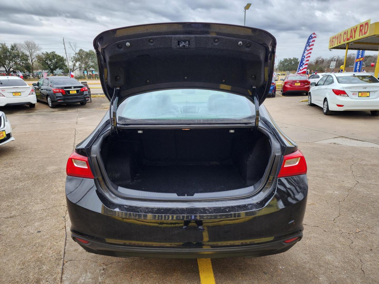 2018 Black /Gray Chevrolet Malibu LT (1G1ZD5ST1JF) with an 1.5L L4 DOHC 16V engine, 6A transmission, located at 16710 Clay Rd., Houston, TX, 77084, (281) 859-7900, 29.834864, -95.656166 - Photo#13