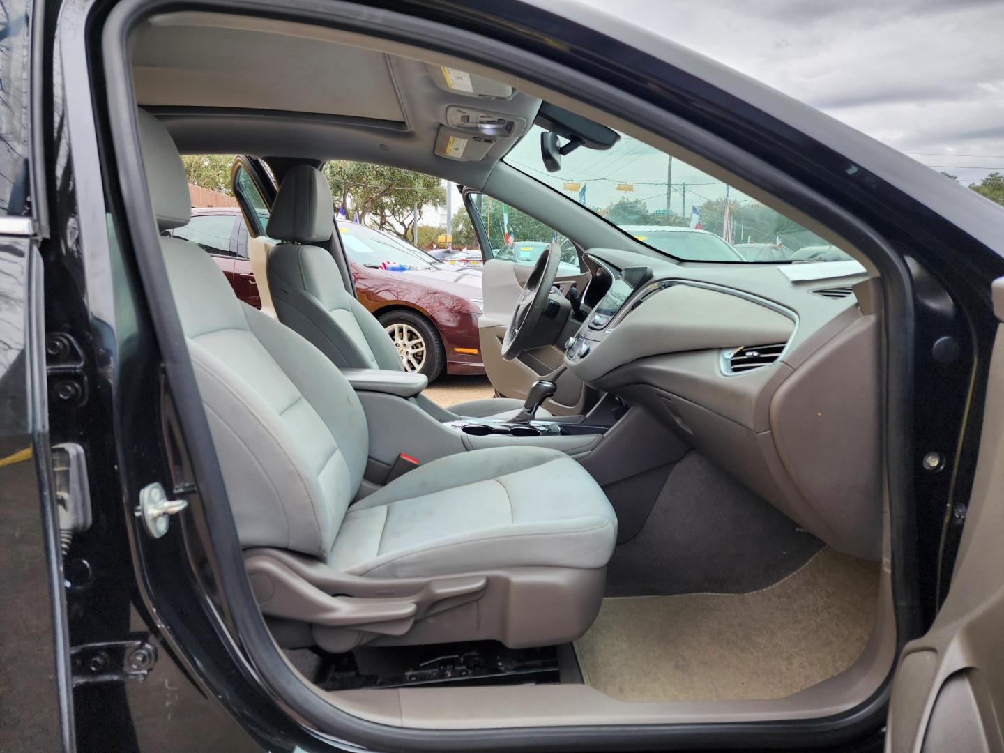 2018 Black /Gray Chevrolet Malibu LT (1G1ZD5ST1JF) with an 1.5L L4 DOHC 16V engine, 6A transmission, located at 16710 Clay Rd., Houston, TX, 77084, (281) 859-7900, 29.834864, -95.656166 - Photo#7