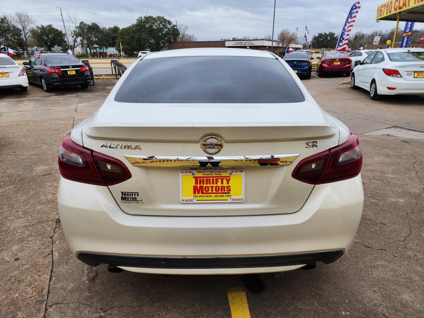 2017 White /Gray Nissan Altima 2.5 S (1N4AL3AP5HC) with an 2.5L L4 DOHC 16V engine, CVT transmission, located at 16710 Clay Rd., Houston, TX, 77084, (281) 859-7900, 29.834864, -95.656166 - Photo#5