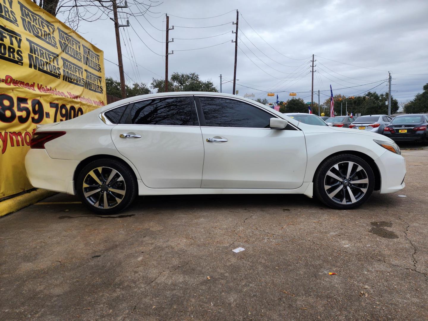 2017 White /Gray Nissan Altima 2.5 S (1N4AL3AP5HC) with an 2.5L L4 DOHC 16V engine, CVT transmission, located at 16710 Clay Rd., Houston, TX, 77084, (281) 859-7900, 29.834864, -95.656166 - Photo#3