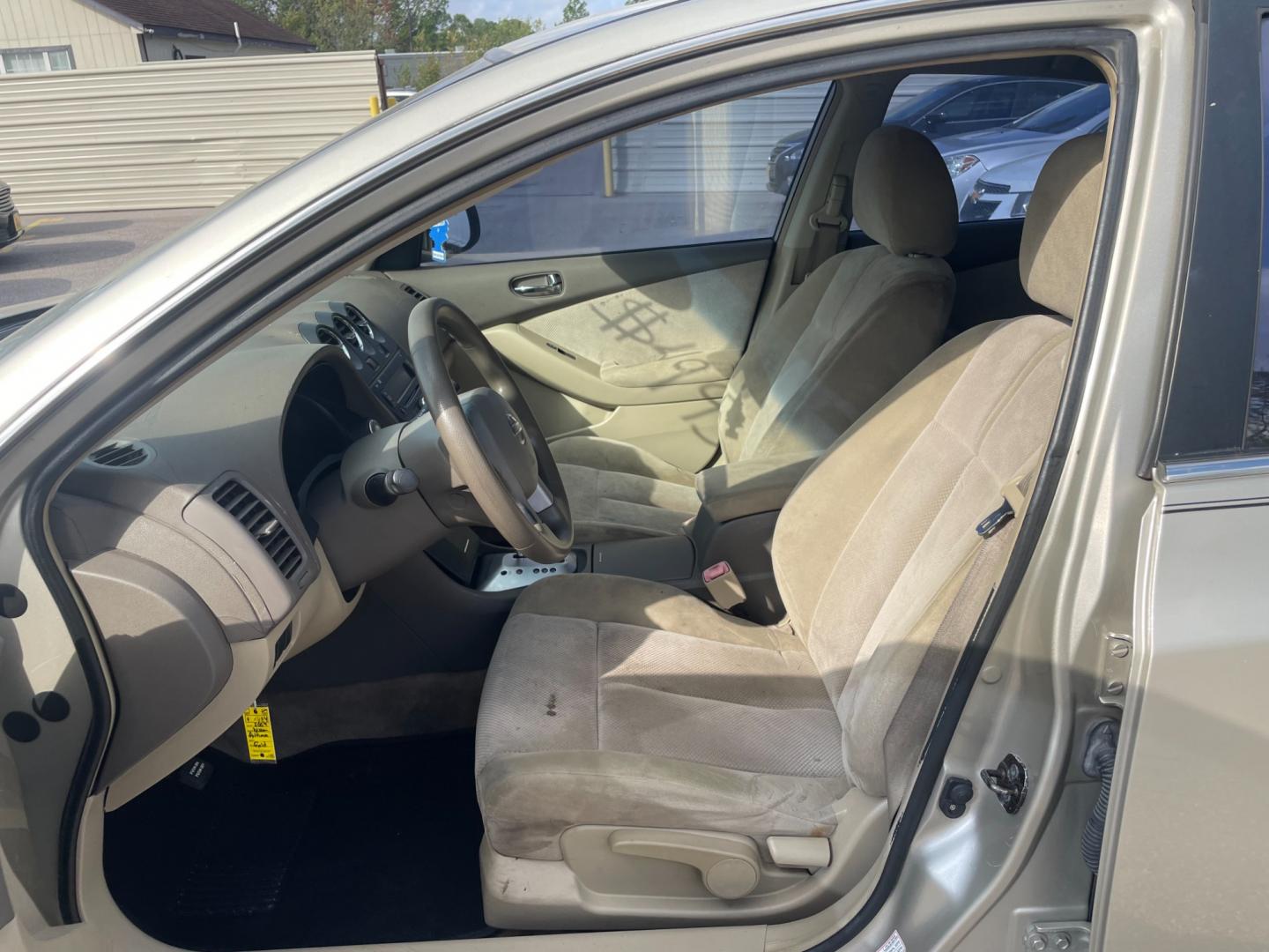 2009 Gold Nissan Altima (1N4AL21E39N) with an 2.5L I4 2.5L I4 engine, CVT transmission, located at 16710 Clay Rd., Houston, TX, 77084, (281) 859-7900, 29.834864, -95.656166 - Photo#3