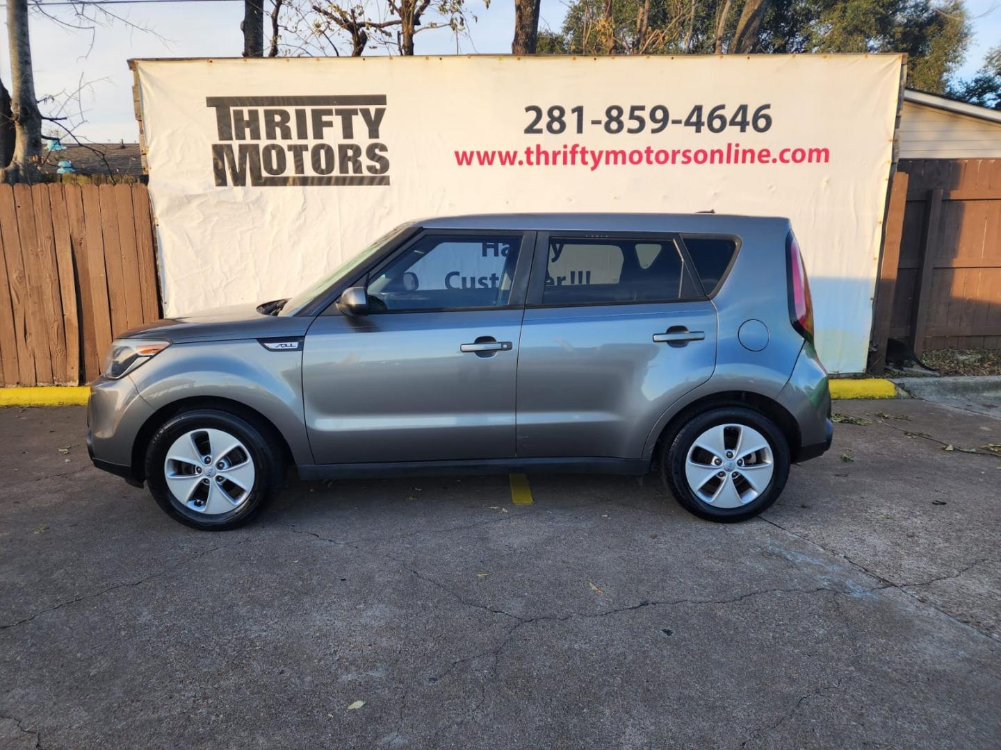 2015 Gray Kia Soul (KNDJN2A26F7) with an 1.6L I4 1.6L I4 engine, Automatic 6-Speed transmission, located at 16710 Clay Rd., Houston, TX, 77084, (281) 859-7900, 29.834864, -95.656166 - Photo#0