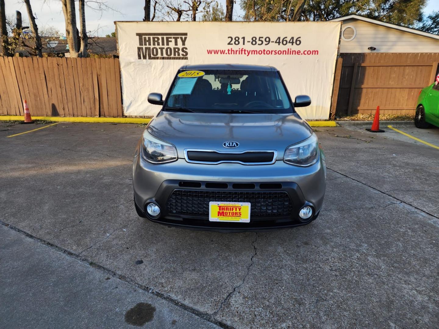 2015 Gray Kia Soul (KNDJN2A26F7) with an 1.6L I4 1.6L I4 engine, Automatic 6-Speed transmission, located at 16710 Clay Rd., Houston, TX, 77084, (281) 859-7900, 29.834864, -95.656166 - Photo#1