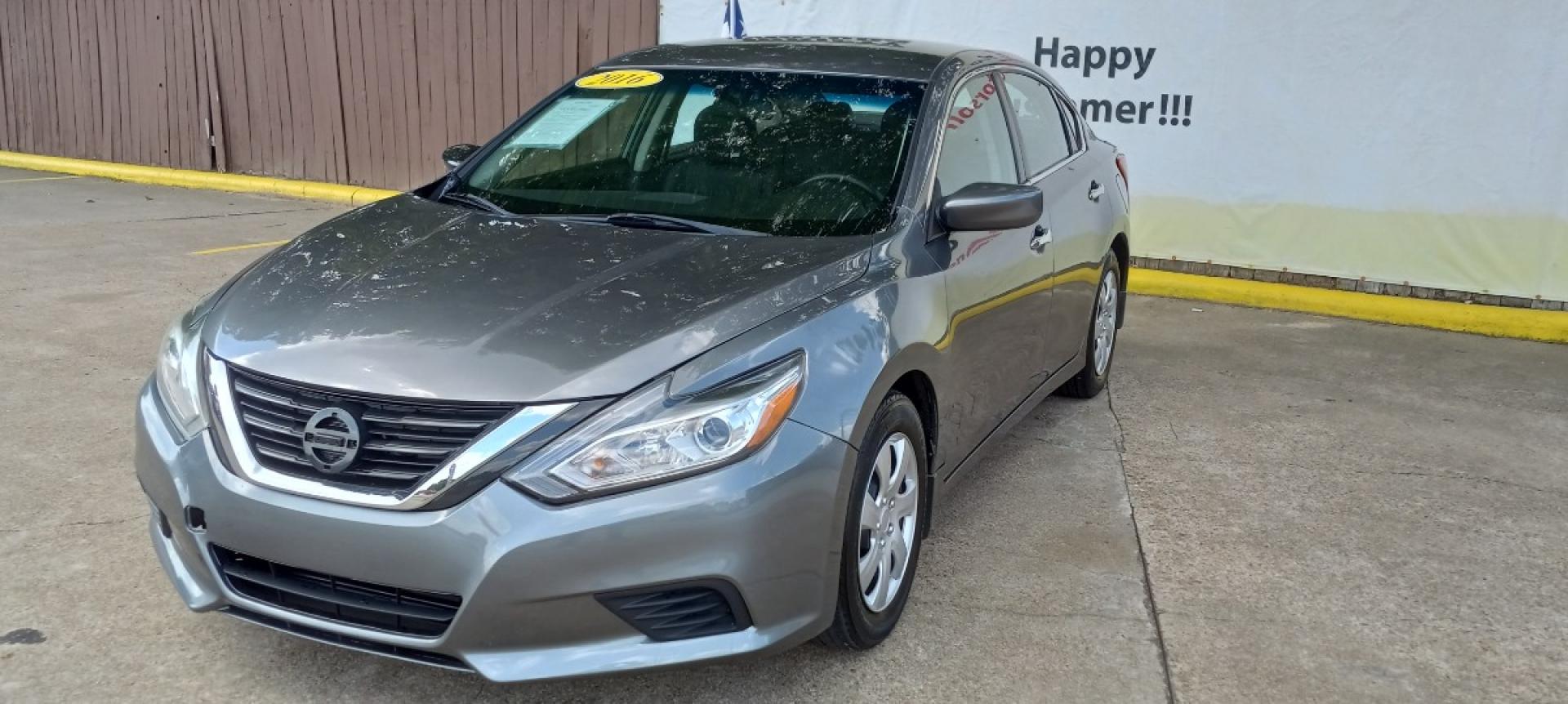 2016 Gray Nissan Altima (1N4AL3AP4GC) with an 2.5L I4 2.5L I4 engine, CVT transmission, located at 16710 Clay Rd., Houston, TX, 77084, (281) 859-7900, 29.834864, -95.656166 - Low Down. Low Payments. - Photo#2