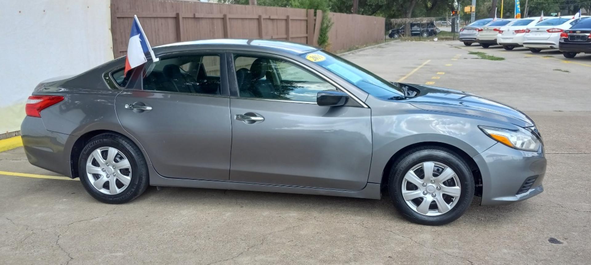 2016 Gray Nissan Altima (1N4AL3AP4GC) with an 2.5L I4 2.5L I4 engine, CVT transmission, located at 16710 Clay Rd., Houston, TX, 77084, (281) 859-7900, 29.834864, -95.656166 - Low Down. Low Payments. - Photo#4