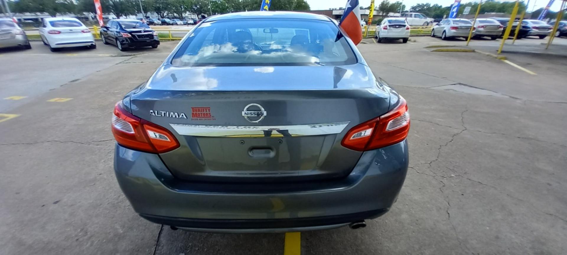 2016 Gray Nissan Altima (1N4AL3AP4GC) with an 2.5L I4 2.5L I4 engine, CVT transmission, located at 16710 Clay Rd., Houston, TX, 77084, (281) 859-7900, 29.834864, -95.656166 - Low Down. Low Payments. - Photo#5