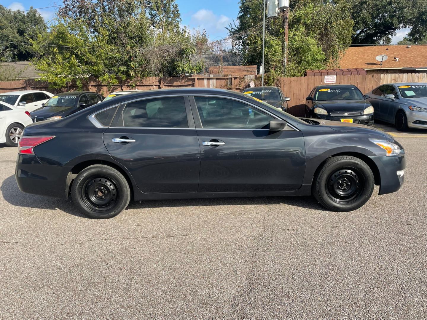 2014 /GRAY Nissan Altima 2.5 SL (1N4AL3AP1EC) with an 2.5L L4 DOHC 16V engine, Continuously Variable Transmission transmission, located at 16710 Clay Rd., Houston, TX, 77084, (281) 859-7900, 29.834864, -95.656166 - WE DO ALL KINDS OF BAD CREDIT!!! LOW DOWN!!! LOW PAYMENTS!!! - Photo#0