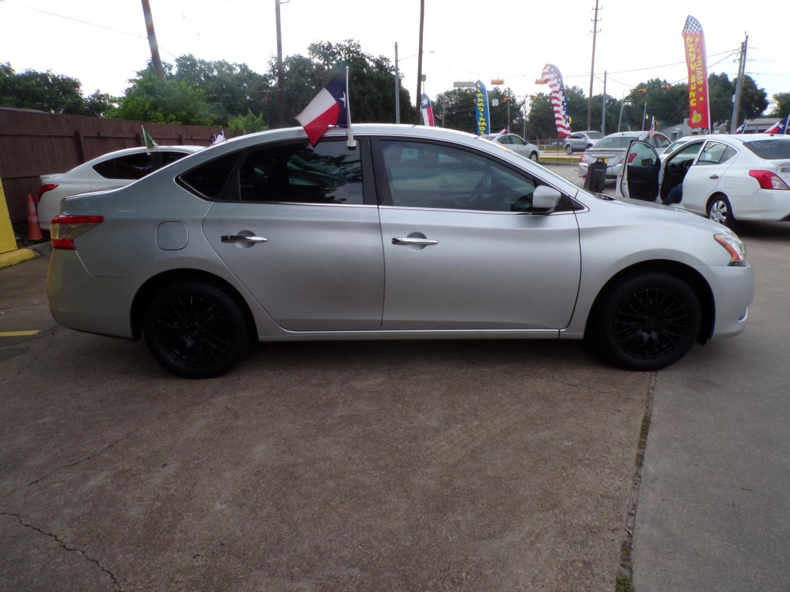 2014 Nissan Sentra S photo 3