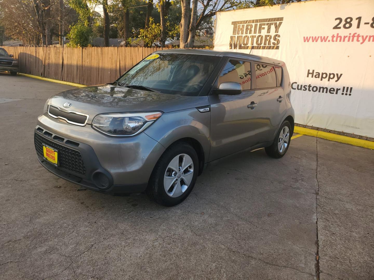 2015 Gray Kia Soul Base (KNDJN2A23F7) with an 1.6L L4 DOHC 16V engine, located at 16710 Clay Rd., Houston, TX, 77084, (281) 859-7900, 29.834864, -95.656166 - Low Down. Low Payments. - Photo#3