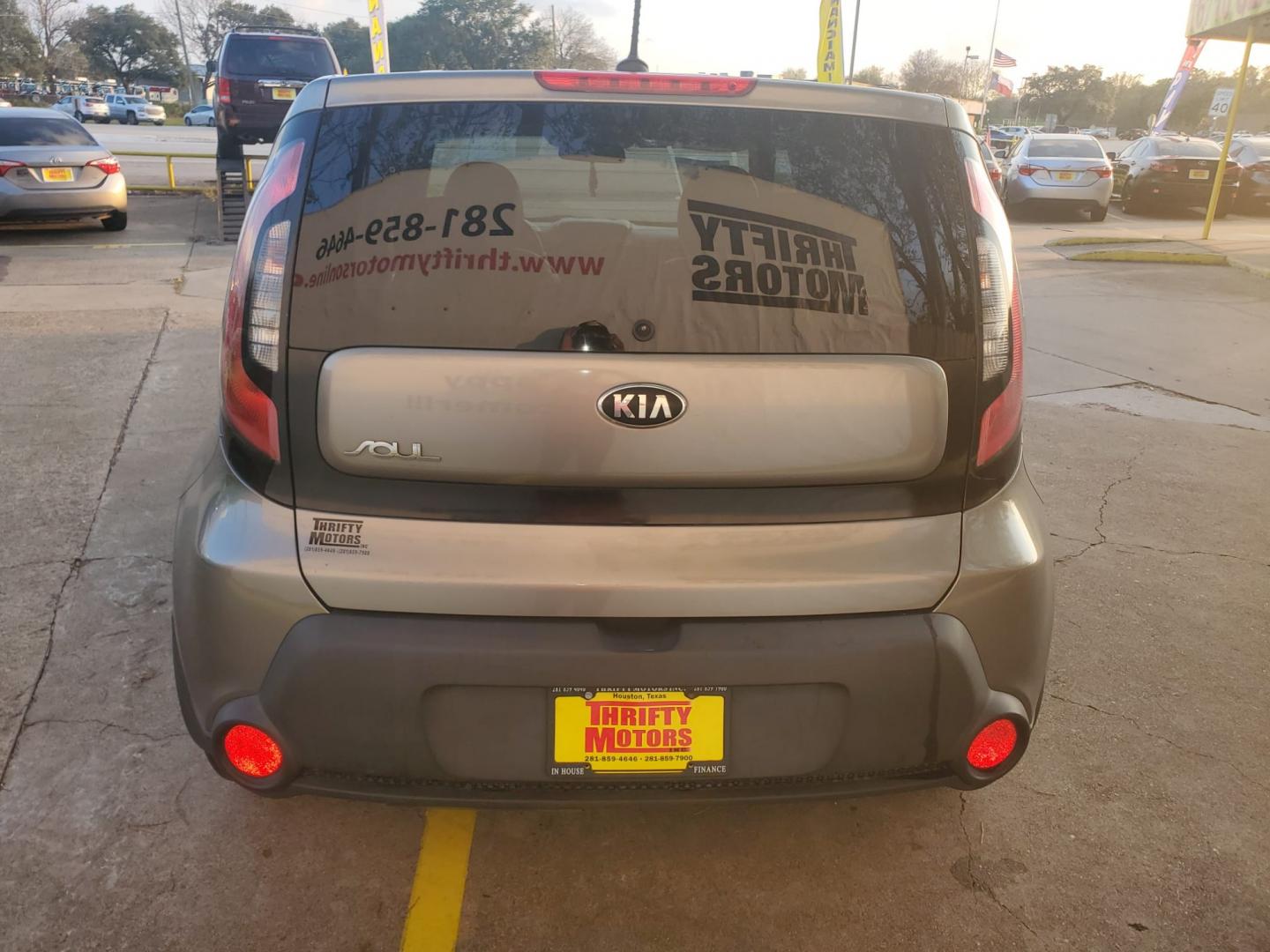 2015 Gray Kia Soul Base (KNDJN2A23F7) with an 1.6L L4 DOHC 16V engine, located at 16710 Clay Rd., Houston, TX, 77084, (281) 859-7900, 29.834864, -95.656166 - Low Down. Low Payments. - Photo#4