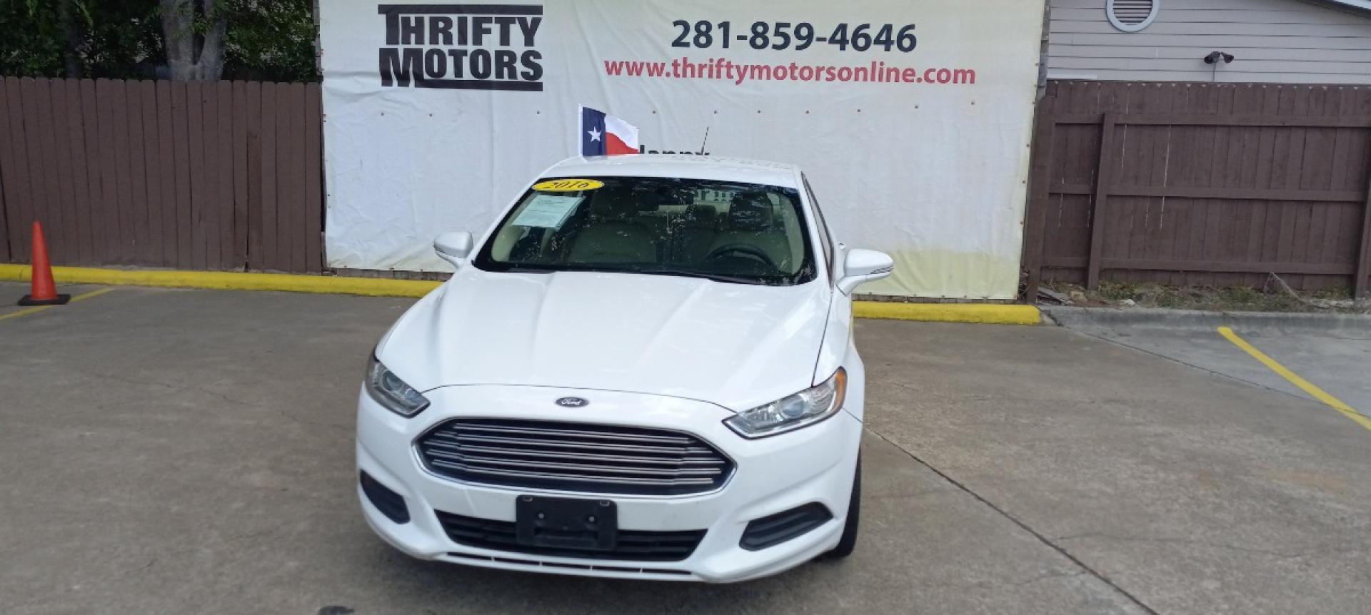 2016 White Ford Fusion SE (3FA6P0H74GR) with an 2.5L L4 DOHC 16V engine, 6-Speed Automatic transmission, located at 16710 Clay Rd., Houston, TX, 77084, (281) 859-7900, 29.834864, -95.656166 - Low Down. Low Payments. - Photo#1