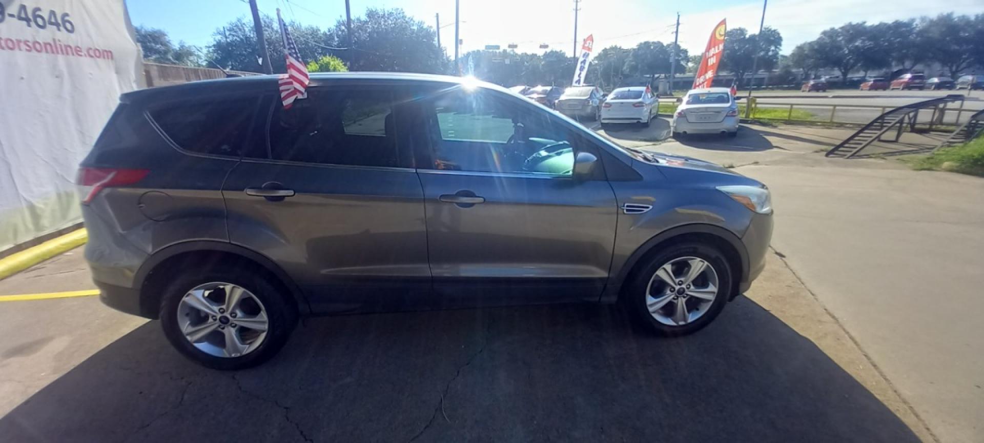 2013 Gray Ford Escape SE FWD (1FMCU0GX6DU) with an 1.6L L4 DOHC 16V engine, 6-Speed Automatic transmission, located at 16710 Clay Rd., Houston, TX, 77084, (281) 859-7900, 29.834864, -95.656166 - Low Down. Low Payments. - Photo#4