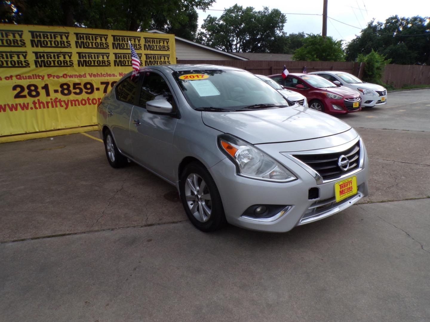 2017 Nissan Versa Sedan SL photo 6