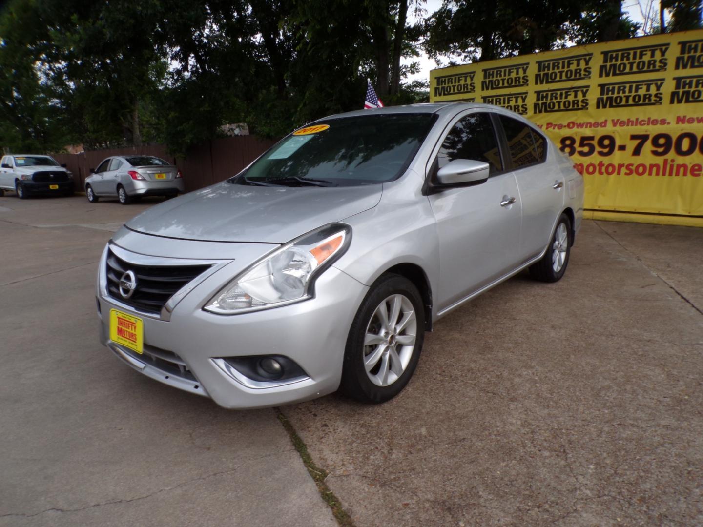 2017 Nissan Versa Sedan SL photo 8