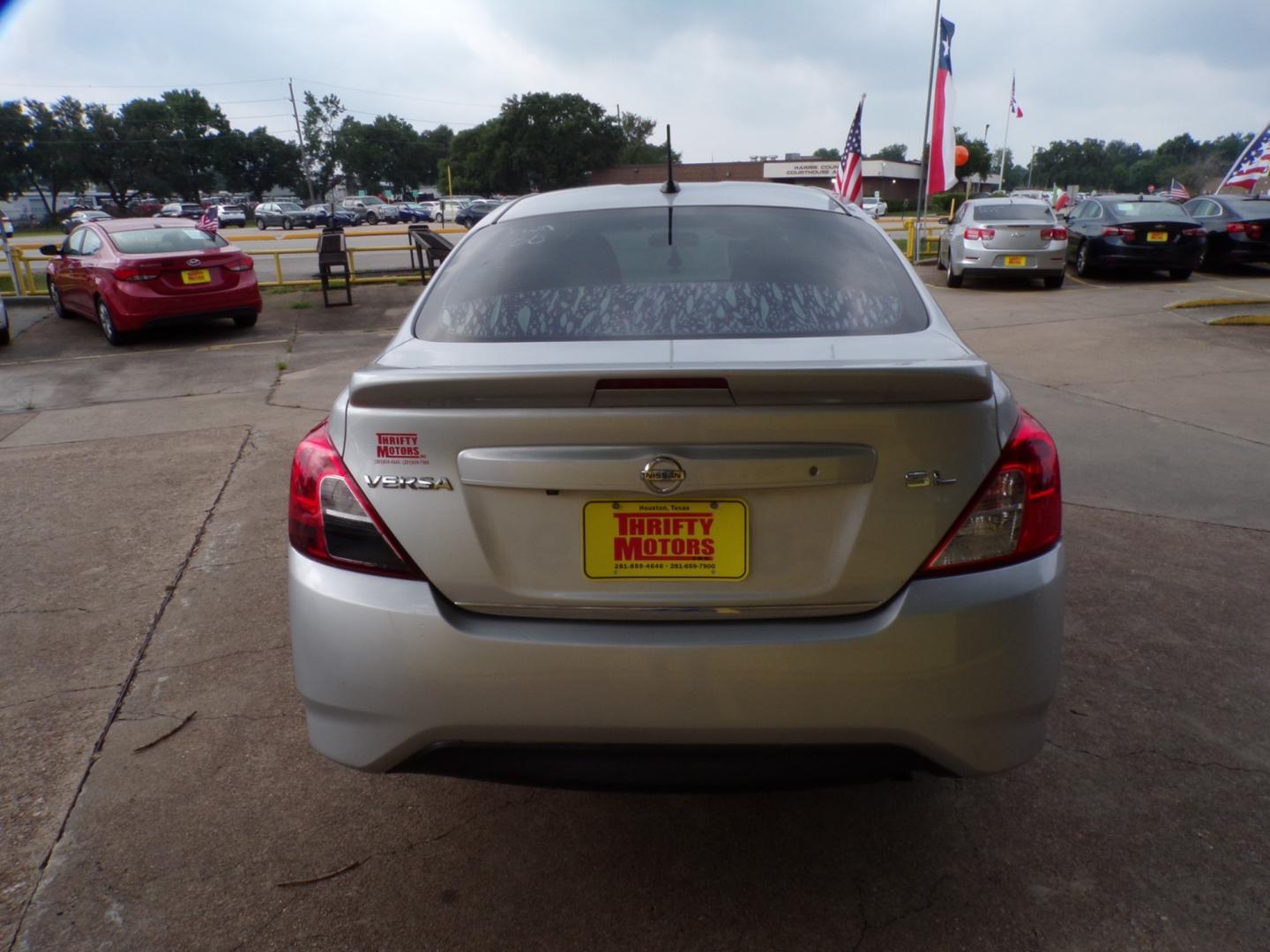 2017 Nissan Versa Sedan SL photo 10