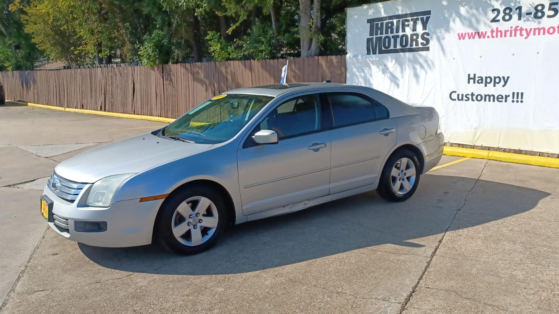 2009 Silver Ford Fusion I4 SE (3FAHP07Z19R) with an 2.3L L4 DOHC 16V engine, located at 16710 Clay Rd., Houston, TX, 77084, (281) 859-7900, 29.834864, -95.656166 - Cash. - Photo#2