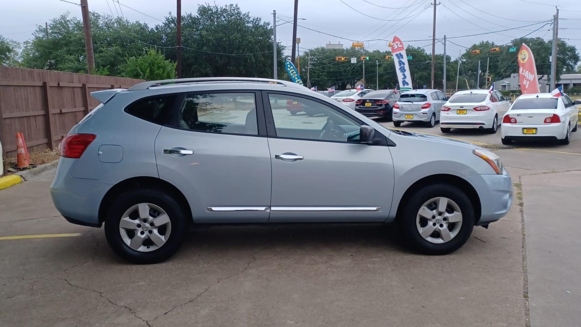 2015 Blue Nissan Rogue Select S 2WD (JN8AS5MT3FW) with an 2.5L L4 DOHC 16V engine, Continuously Variable Transmission transmission, located at 16710 Clay Rd., Houston, TX, 77084, (281) 859-7900, 29.834864, -95.656166 - Low Down. Low Payments. - Photo#4