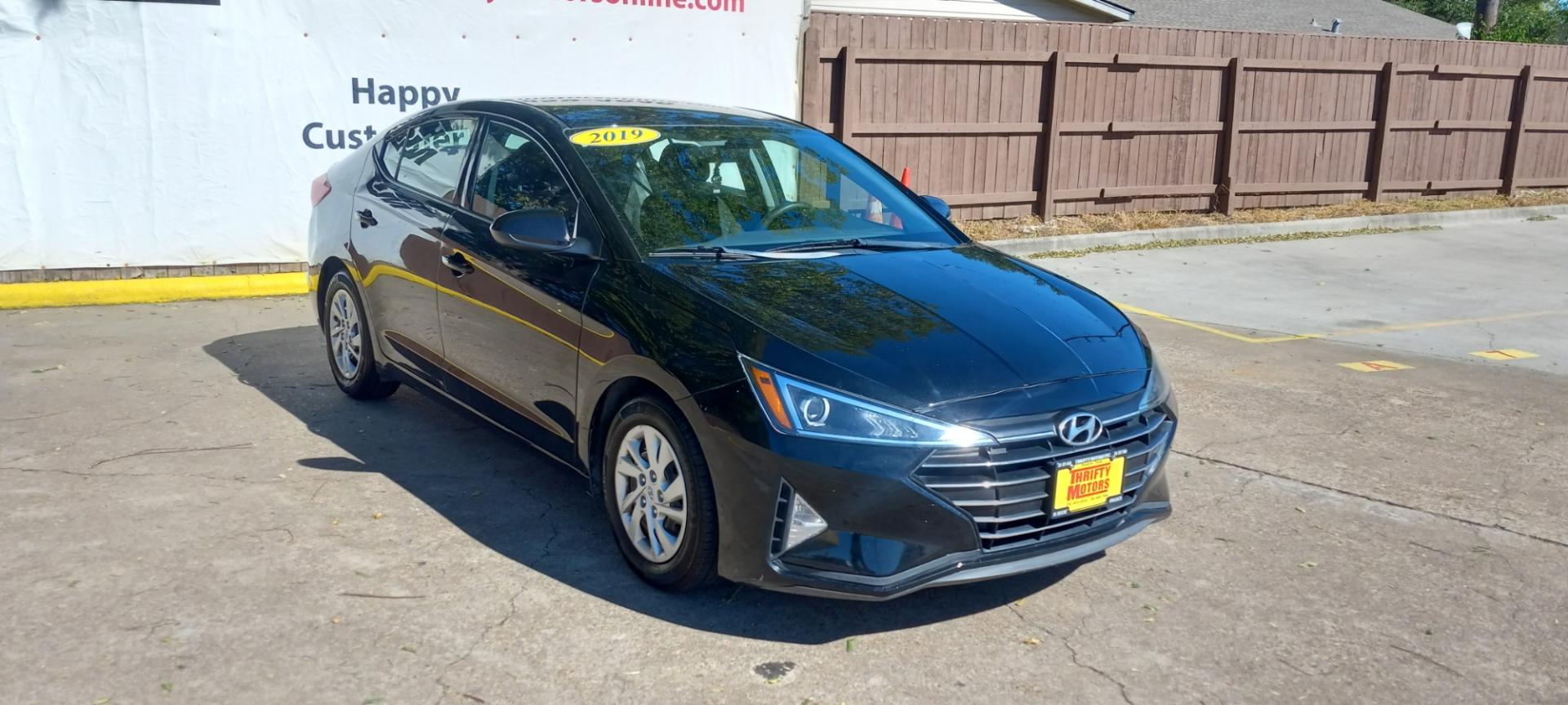 2019 BLACK Hyundai Elantra SE 6AT (5NPD74LF0KH) with an 1.8L L4 DOHC 16V engine, 6A transmission, located at 16710 Clay Rd., Houston, TX, 77084, (281) 859-7900, 29.834864, -95.656166 - Low Down. Low Payments. - Photo#3