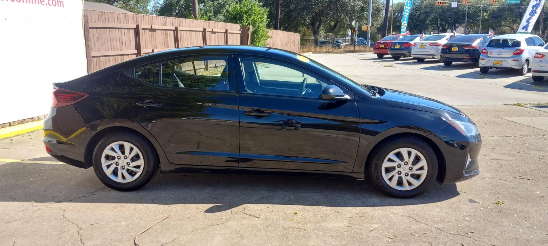 2019 BLACK Hyundai Elantra SE 6AT (5NPD74LF0KH) with an 1.8L L4 DOHC 16V engine, 6A transmission, located at 16710 Clay Rd., Houston, TX, 77084, (281) 859-7900, 29.834864, -95.656166 - Low Down. Low Payments. - Photo#4