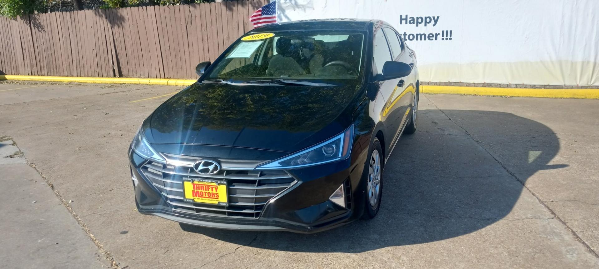 2019 BLACK Hyundai Elantra SE 6AT (5NPD74LFXKH) with an 1.8L L4 DOHC 16V engine, 6A transmission, located at 16710 Clay Rd., Houston, TX, 77084, (281) 859-7900, 29.834864, -95.656166 - Low Down. Low Payments. - Photo#2