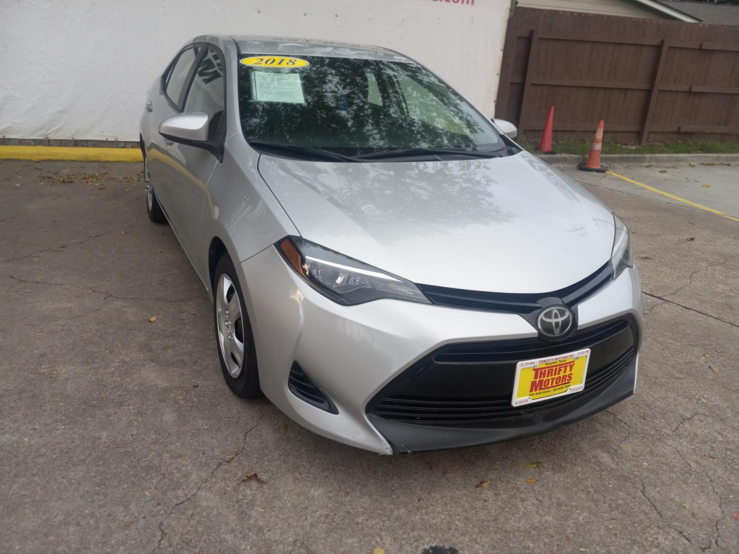 2018 Silver Toyota Corolla XLE CVT (2T1BURHE5JC) with an 1.8L L4 DOHC 16V engine, CVT transmission, located at 16710 Clay Rd., Houston, TX, 77084, (281) 859-7900, 29.834864, -95.656166 - Low Down. Low Payments. - Photo#3