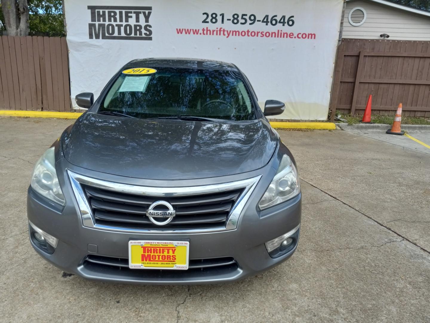 2015 Gray Nissan Altima 2.5 S (1N4AL3AP5FN) with an 2.5L L4 DOHC 16V engine, located at 16710 Clay Rd., Houston, TX, 77084, (281) 859-7900, 29.834864, -95.656166 - Low Down. Low Payments. - Photo#1