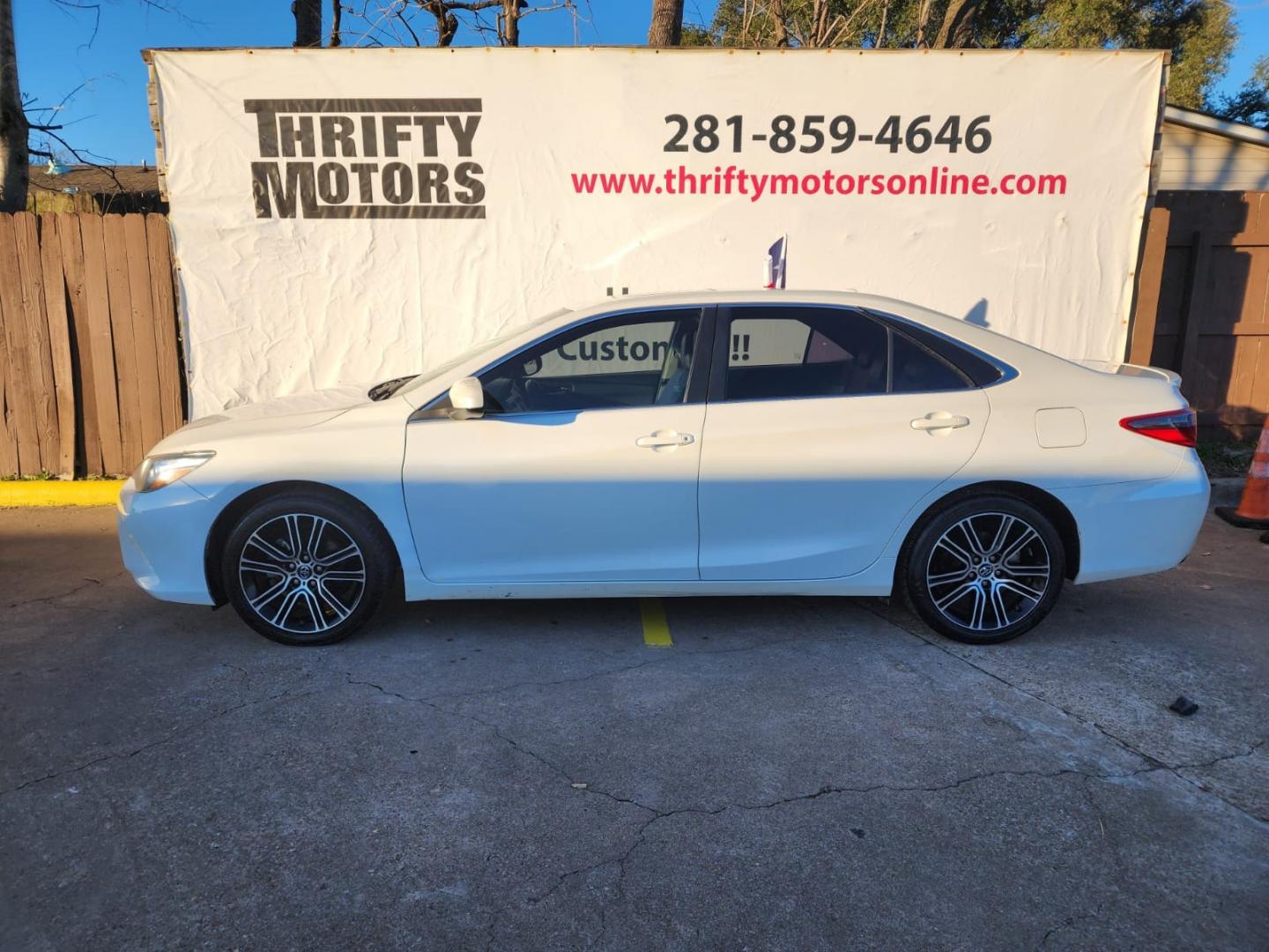 2016 White Toyota Camry SE (4T1BF1FK3GU) with an 2.5L L4 DOHC 16V engine, 6-Speed Automatic transmission, located at 16710 Clay Rd., Houston, TX, 77084, (281) 859-7900, 29.834864, -95.656166 - Low Down. Low Payments. - Photo#0