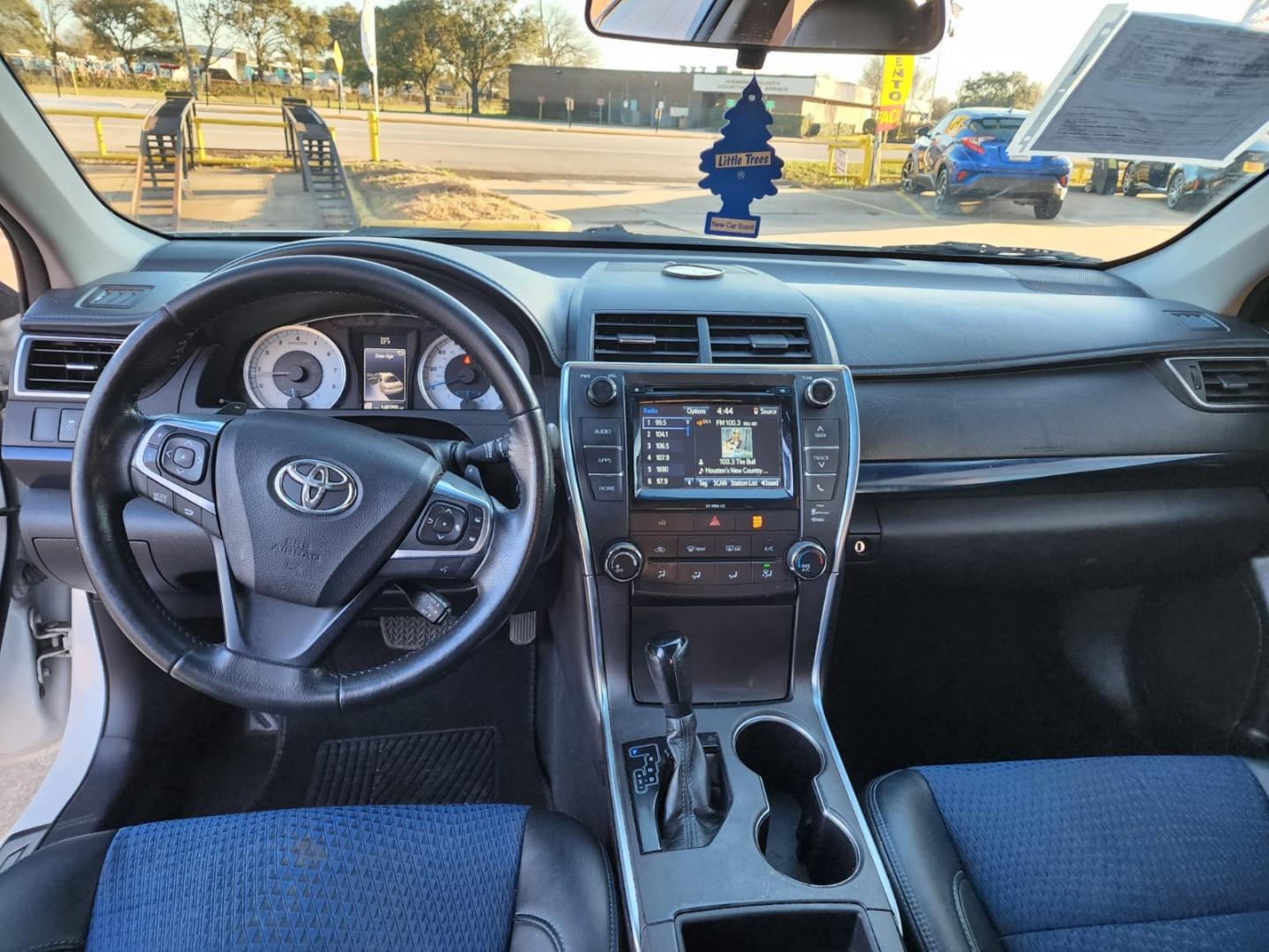 2016 White Toyota Camry SE (4T1BF1FK3GU) with an 2.5L L4 DOHC 16V engine, 6-Speed Automatic transmission, located at 16710 Clay Rd., Houston, TX, 77084, (281) 859-7900, 29.834864, -95.656166 - Low Down. Low Payments. - Photo#8