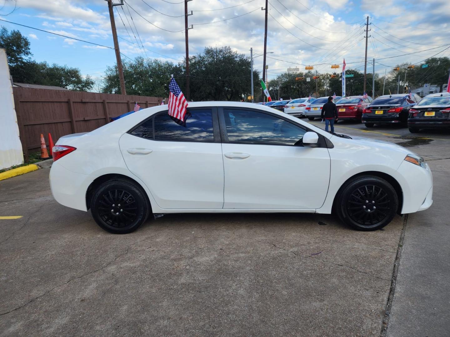 2015 White Toyota Corolla L 4-Speed AT (5YFBURHEXFP) with an 1.8L L4 DOHC 16V engine, 4-Speed Automatic transmission, located at 16710 Clay Rd., Houston, TX, 77084, (281) 859-7900, 29.834864, -95.656166 - Low Down. Low Payments. - Photo#4