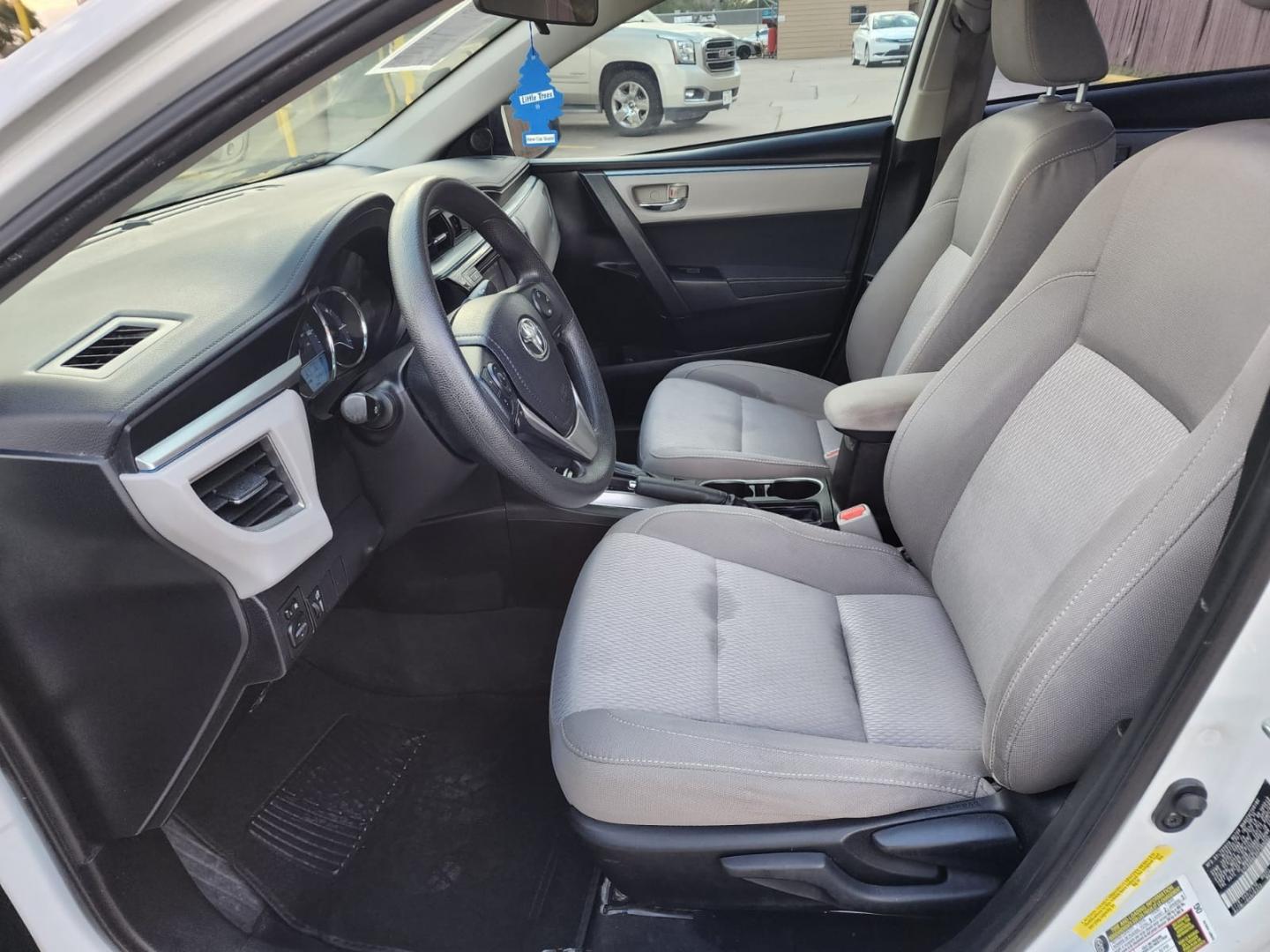 2015 White Toyota Corolla L 4-Speed AT (5YFBURHEXFP) with an 1.8L L4 DOHC 16V engine, 4-Speed Automatic transmission, located at 16710 Clay Rd., Houston, TX, 77084, (281) 859-7900, 29.834864, -95.656166 - Low Down. Low Payments. - Photo#6