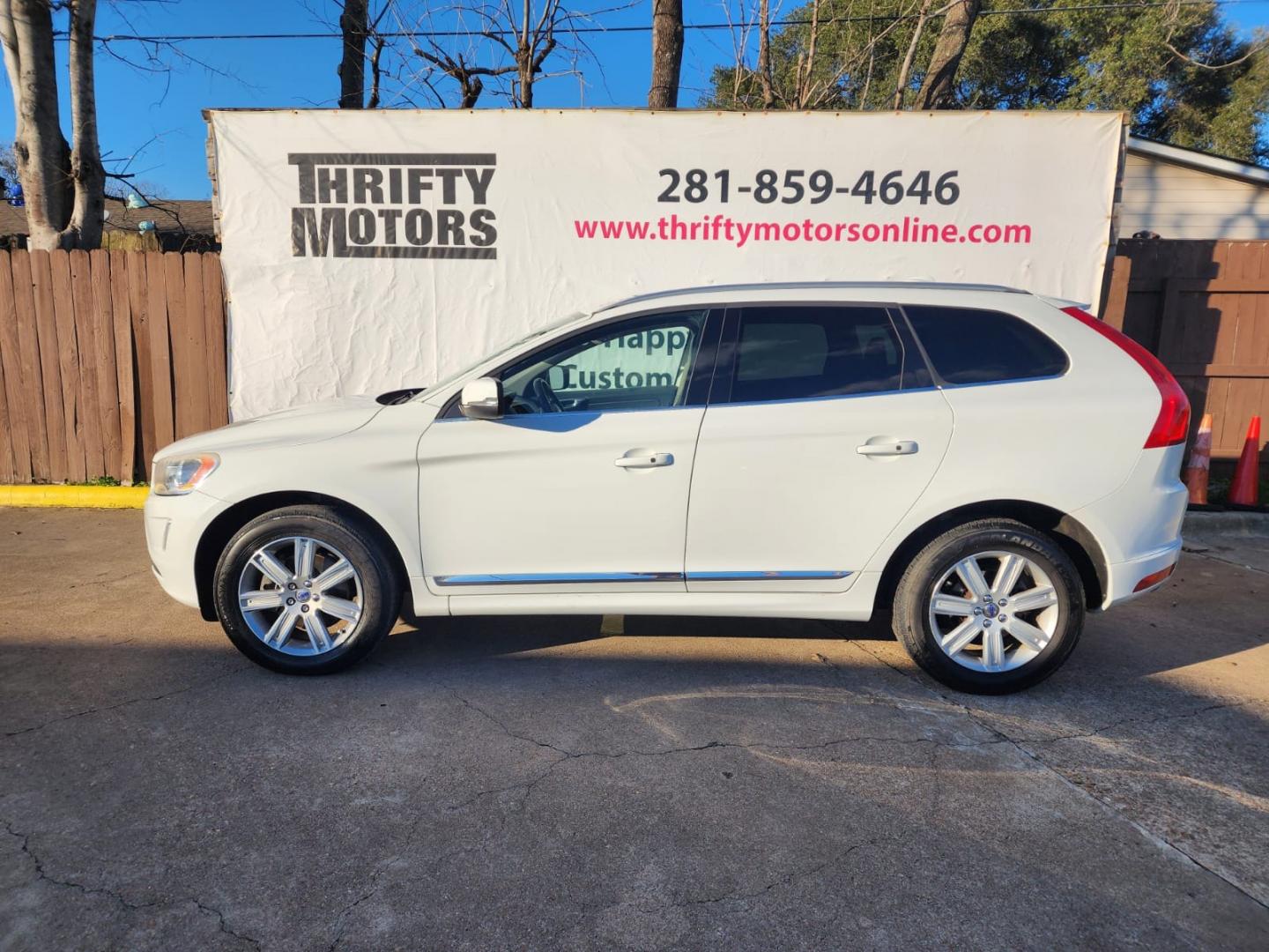 2016 White Volvo XC60 T5 Premier AWD (YV4612RK2G2) with an 2.5L L5 DOHC 20V TURBO engine, 8A transmission, located at 16710 Clay Rd., Houston, TX, 77084, (281) 859-7900, 29.834864, -95.656166 - Low Down. Low Payments. - Photo#0