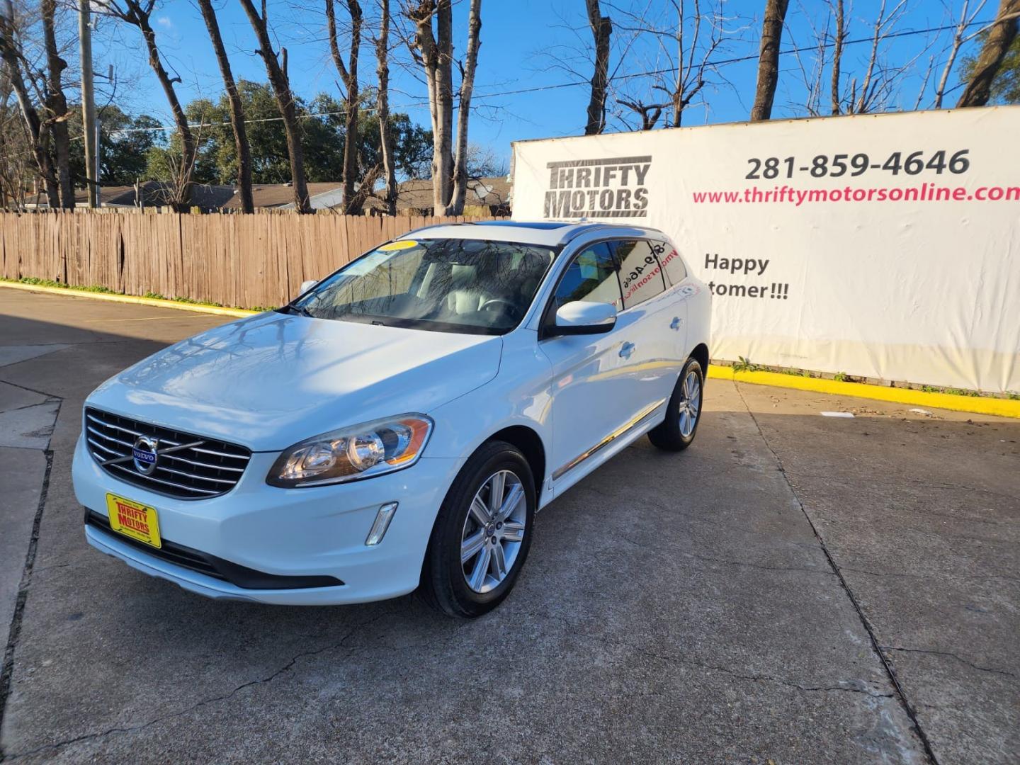 2016 White Volvo XC60 T5 Premier AWD (YV4612RK2G2) with an 2.5L L5 DOHC 20V TURBO engine, 8A transmission, located at 16710 Clay Rd., Houston, TX, 77084, (281) 859-7900, 29.834864, -95.656166 - Low Down. Low Payments. - Photo#3