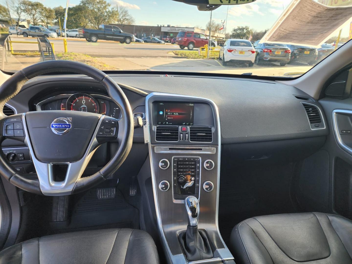 2016 White Volvo XC60 T5 Premier AWD (YV4612RK2G2) with an 2.5L L5 DOHC 20V TURBO engine, 8A transmission, located at 16710 Clay Rd., Houston, TX, 77084, (281) 859-7900, 29.834864, -95.656166 - Low Down. Low Payments. - Photo#8