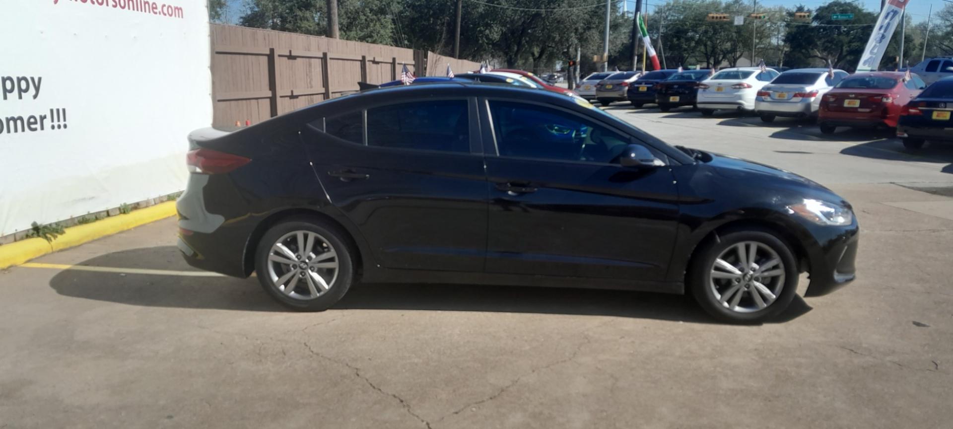 2018 Black Hyundai Elantra Limited (KMHD84LF3JU) with an 1.8L L4 DOHC 16V engine, 6A transmission, located at 16710 Clay Rd., Houston, TX, 77084, (281) 859-7900, 29.834864, -95.656166 - Low Down. Low Payments. - Photo#4