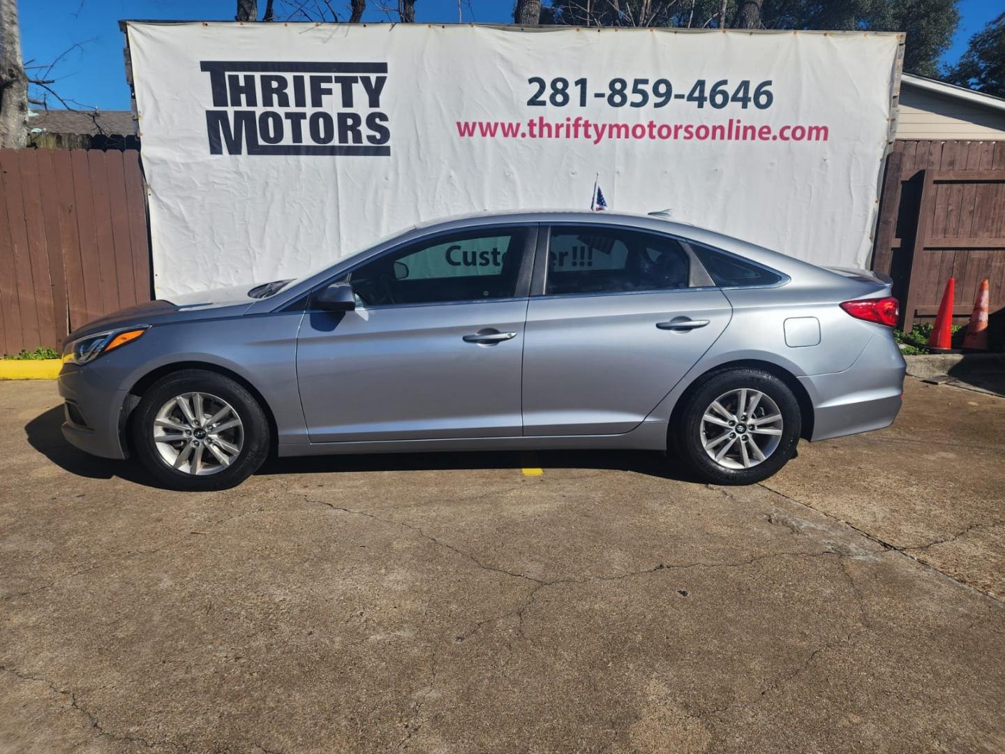 2017 Gray Hyundai Sonata SE (5NPE24AF3HH) with an 2.4L L4 DOHC 16V engine, 7A transmission, located at 16710 Clay Rd., Houston, TX, 77084, (281) 859-7900, 29.834864, -95.656166 - Low Down. Low Payments. - Photo#0