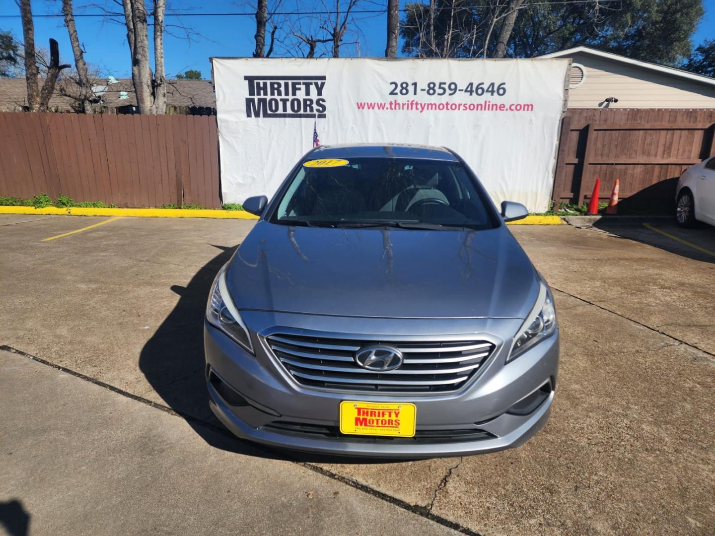 2017 Gray Hyundai Sonata SE (5NPE24AF3HH) with an 2.4L L4 DOHC 16V engine, 7A transmission, located at 16710 Clay Rd., Houston, TX, 77084, (281) 859-7900, 29.834864, -95.656166 - Low Down. Low Payments. - Photo#1