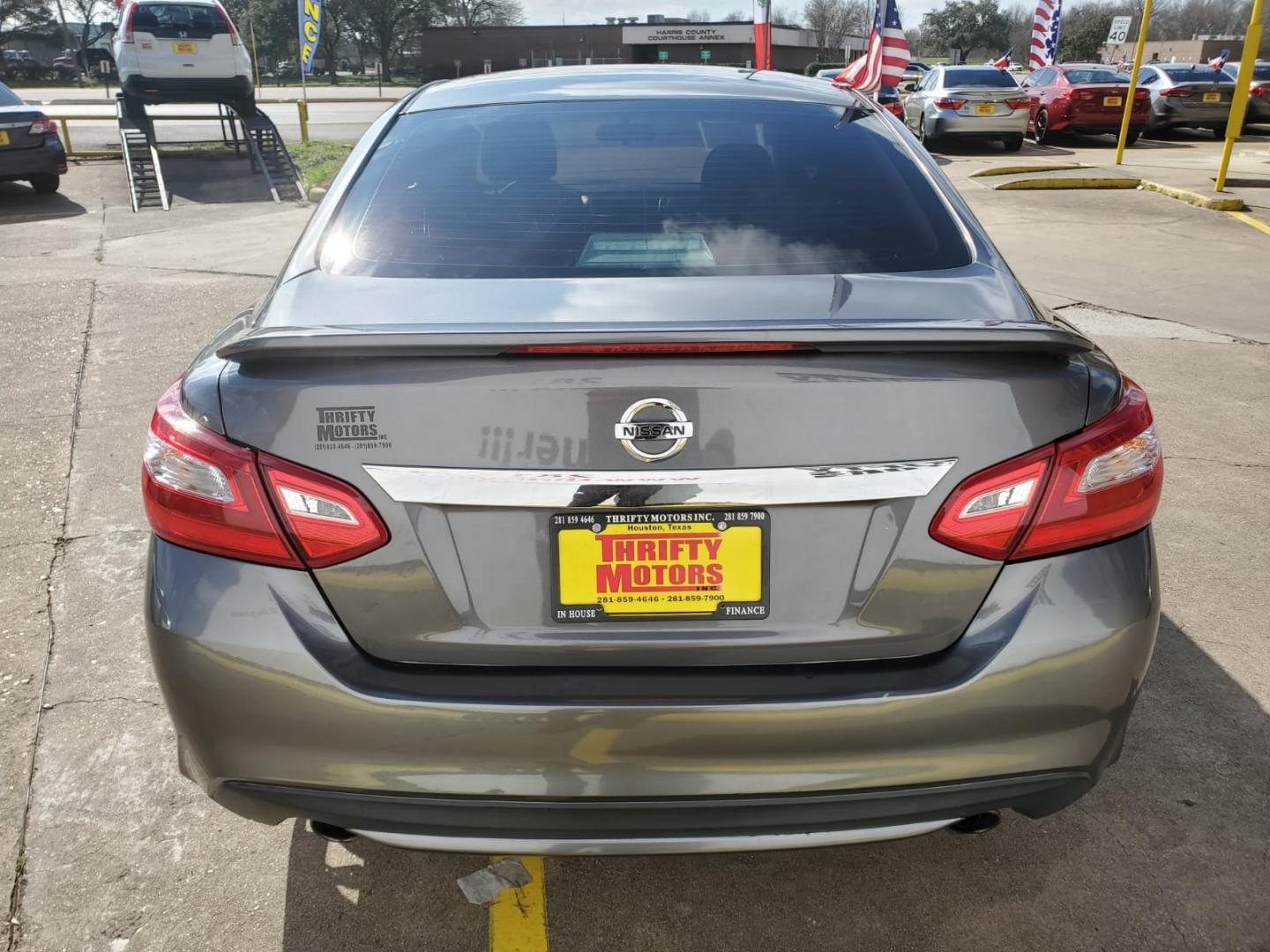 2017 Gray Nissan Altima 2.5 S (1N4AL3AP9HC) with an 2.5L L4 DOHC 16V engine, CVT transmission, located at 16710 Clay Rd., Houston, TX, 77084, (281) 859-7900, 29.834864, -95.656166 - Low Down. Low Payments. - Photo#5