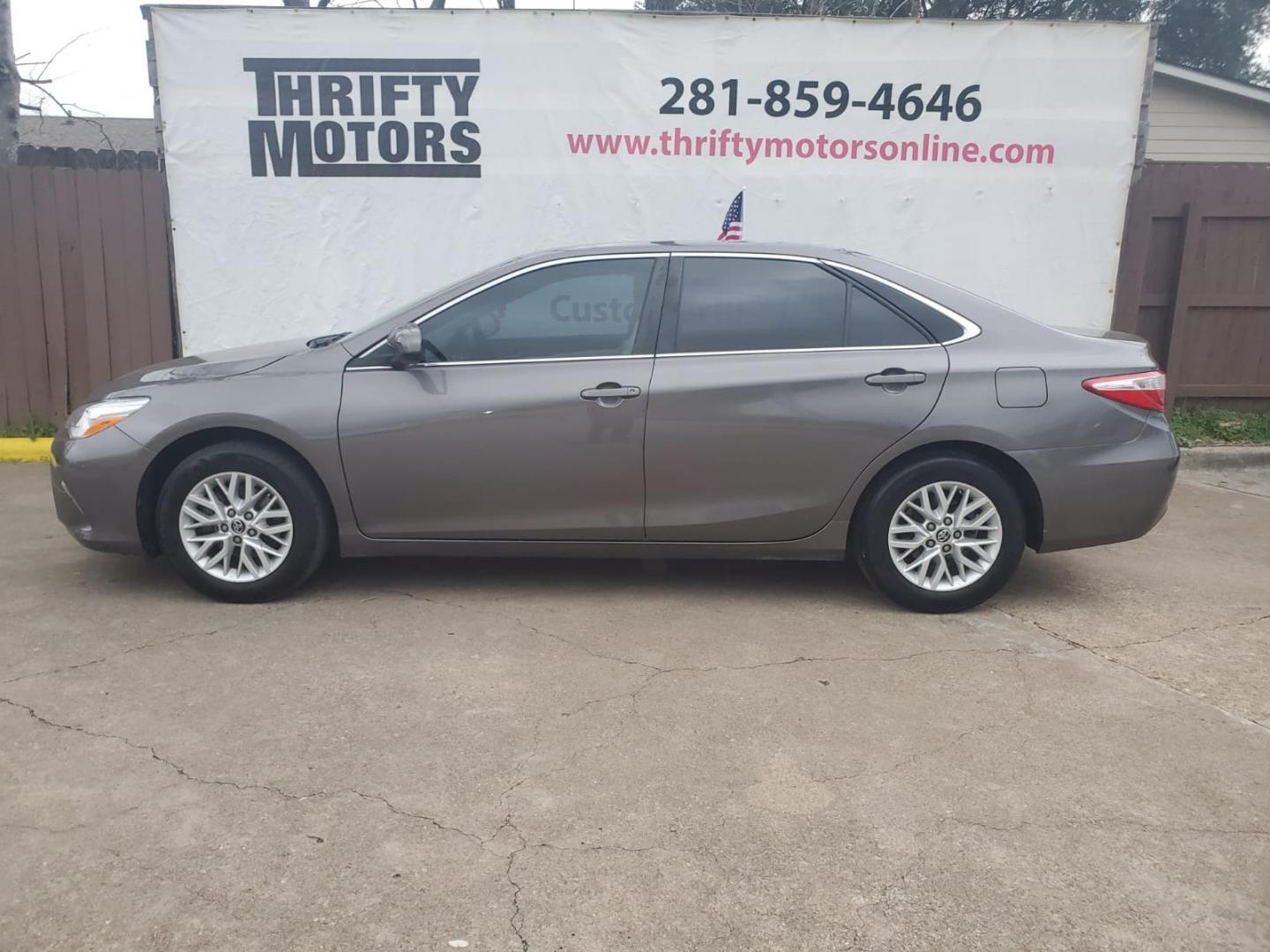 2016 Gray Toyota Camry SE (4T1BF1FK5GU) with an 2.5L L4 DOHC 16V engine, 6-Speed Automatic transmission, located at 16710 Clay Rd., Houston, TX, 77084, (281) 859-7900, 29.834864, -95.656166 - Low Down. Low Payments. - Photo#0