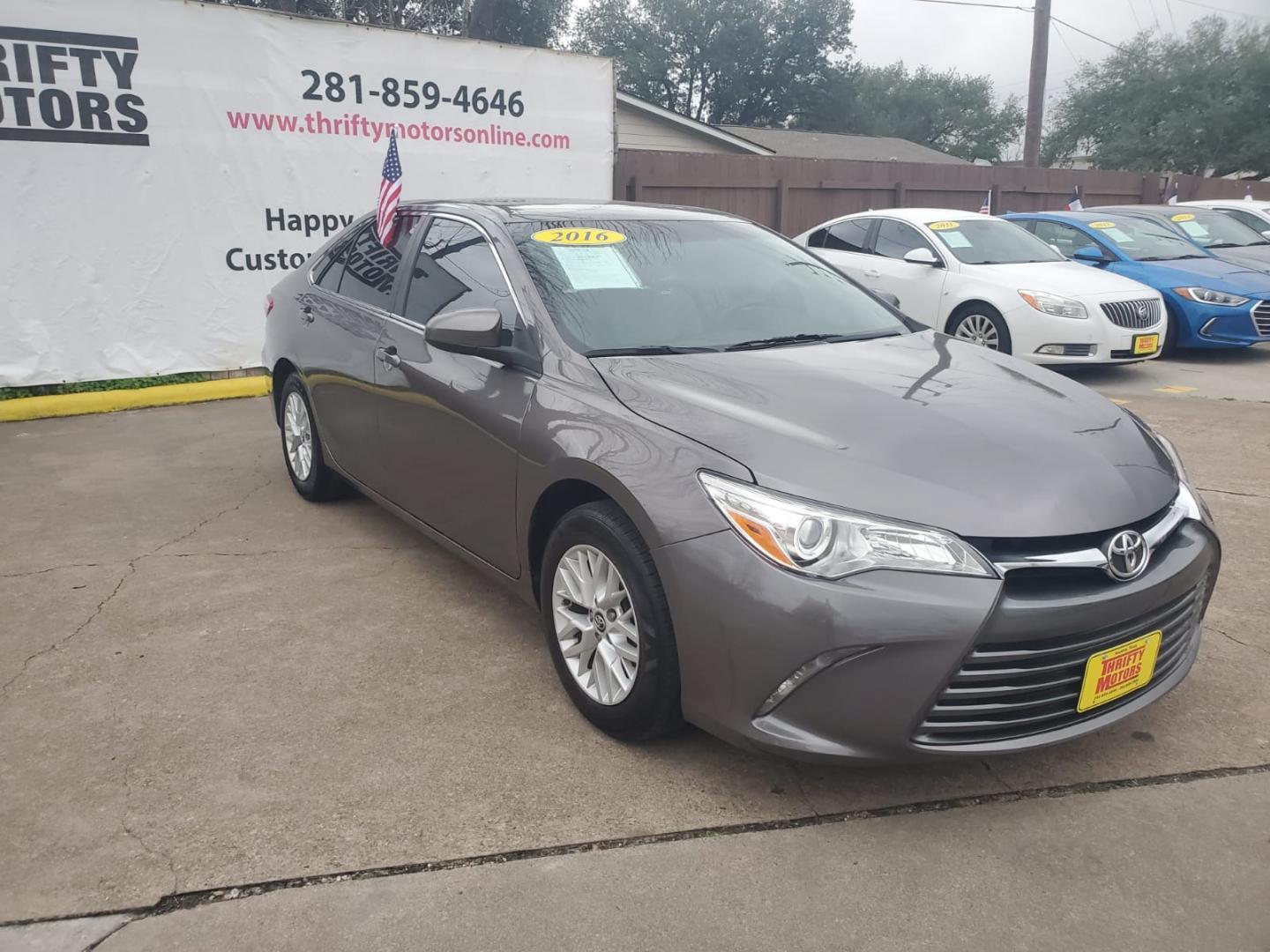 2016 Gray Toyota Camry SE (4T1BF1FK5GU) with an 2.5L L4 DOHC 16V engine, 6-Speed Automatic transmission, located at 16710 Clay Rd., Houston, TX, 77084, (281) 859-7900, 29.834864, -95.656166 - Low Down. Low Payments. - Photo#3